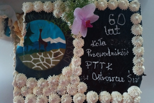 2024_przewodnicy z PTTK Oddziału Świętokrzyskiego im. Stanisława Jeżewskiego w Ostrowcu Świętokrzyskim podczas zwiedzania wystawy w CTH