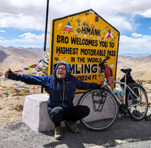 „Rowerem z Polski do Indii”. Spotkanie z Piotrem Strzeżyszem